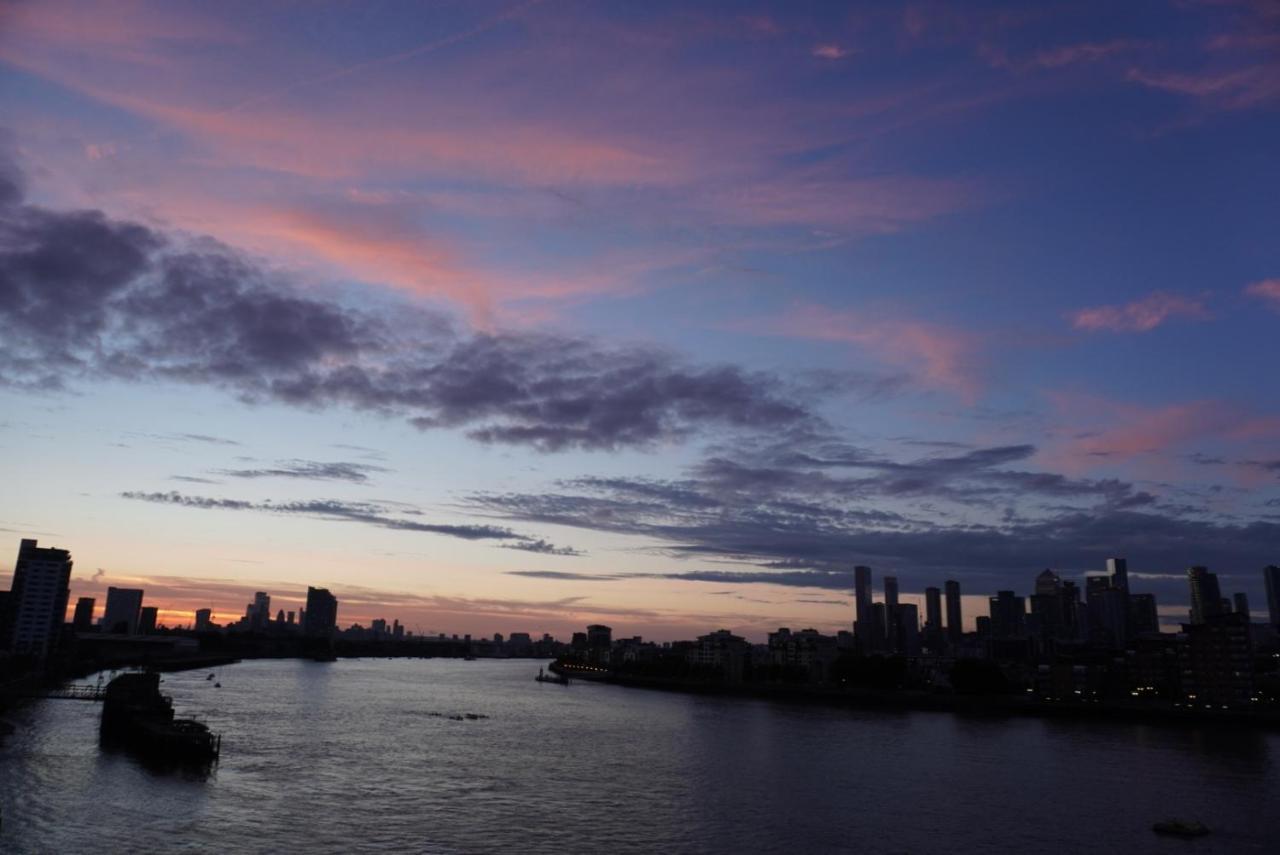 Homestay Room With Stunning Thames River View London Exterior photo