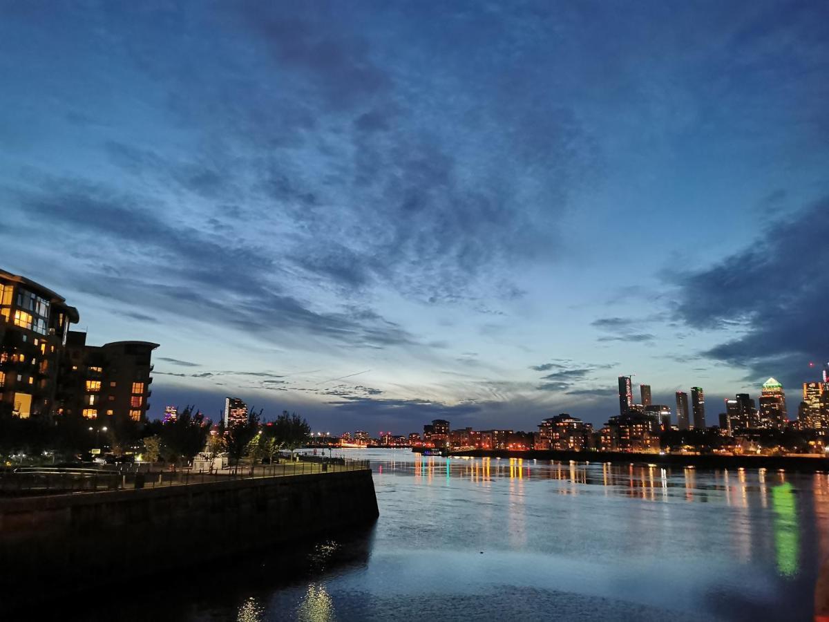 Homestay Room With Stunning Thames River View London Exterior photo